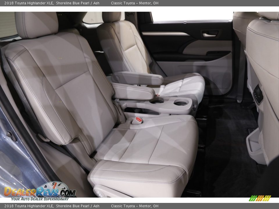 2018 Toyota Highlander XLE Shoreline Blue Pearl / Ash Photo #16