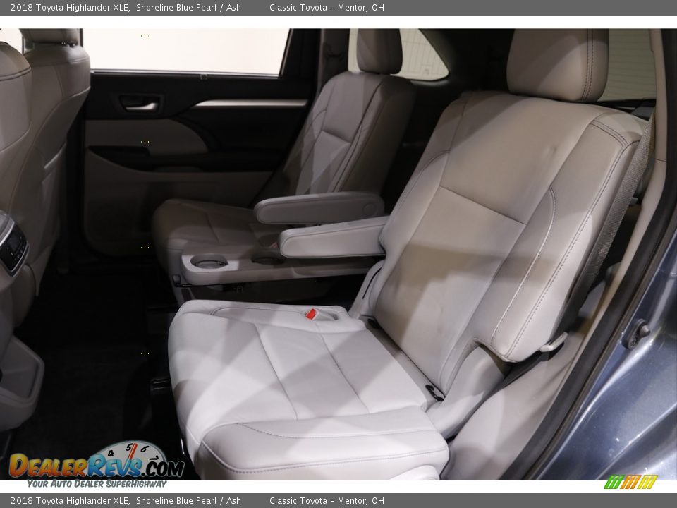 2018 Toyota Highlander XLE Shoreline Blue Pearl / Ash Photo #17
