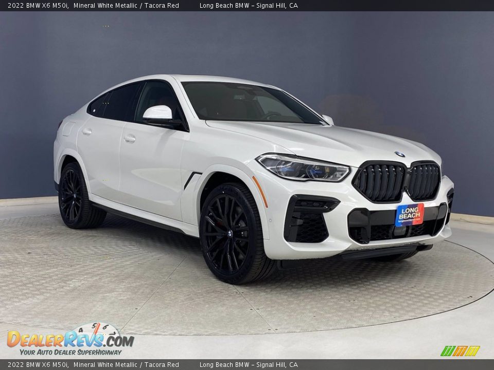 Front 3/4 View of 2022 BMW X6 M50i Photo #28