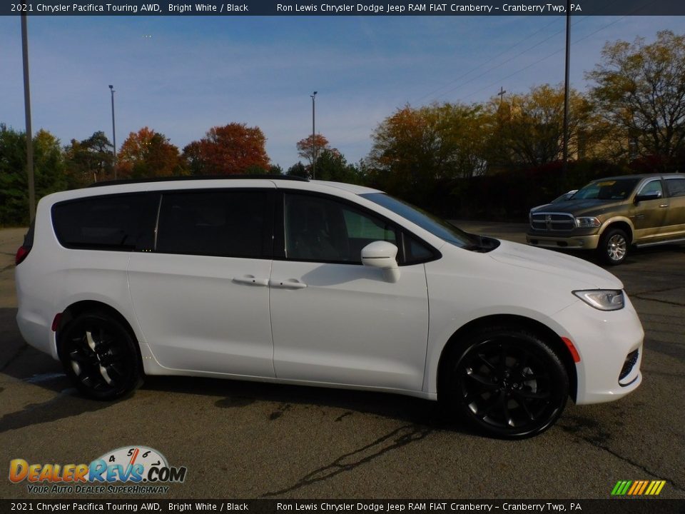 2021 Chrysler Pacifica Touring AWD Bright White / Black Photo #4