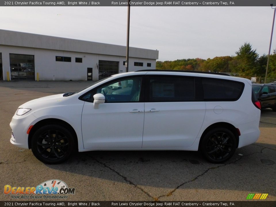 2021 Chrysler Pacifica Touring AWD Bright White / Black Photo #9