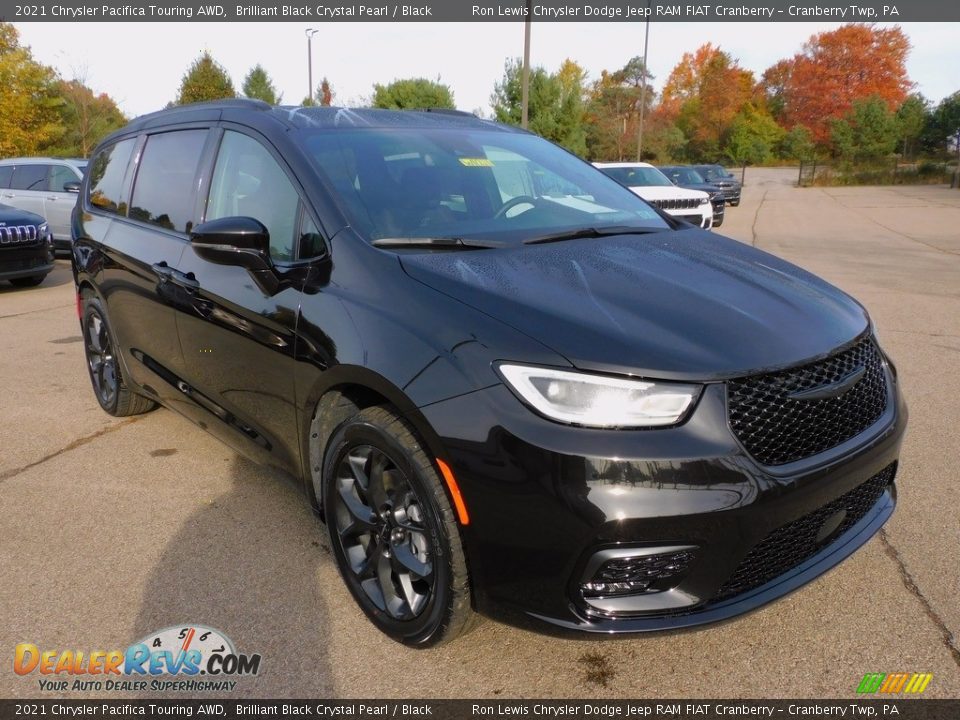 Front 3/4 View of 2021 Chrysler Pacifica Touring AWD Photo #3