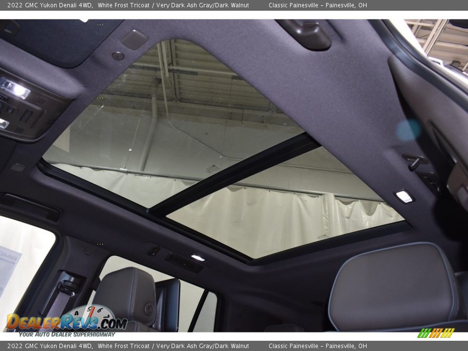 Sunroof of 2022 GMC Yukon Denali 4WD Photo #6