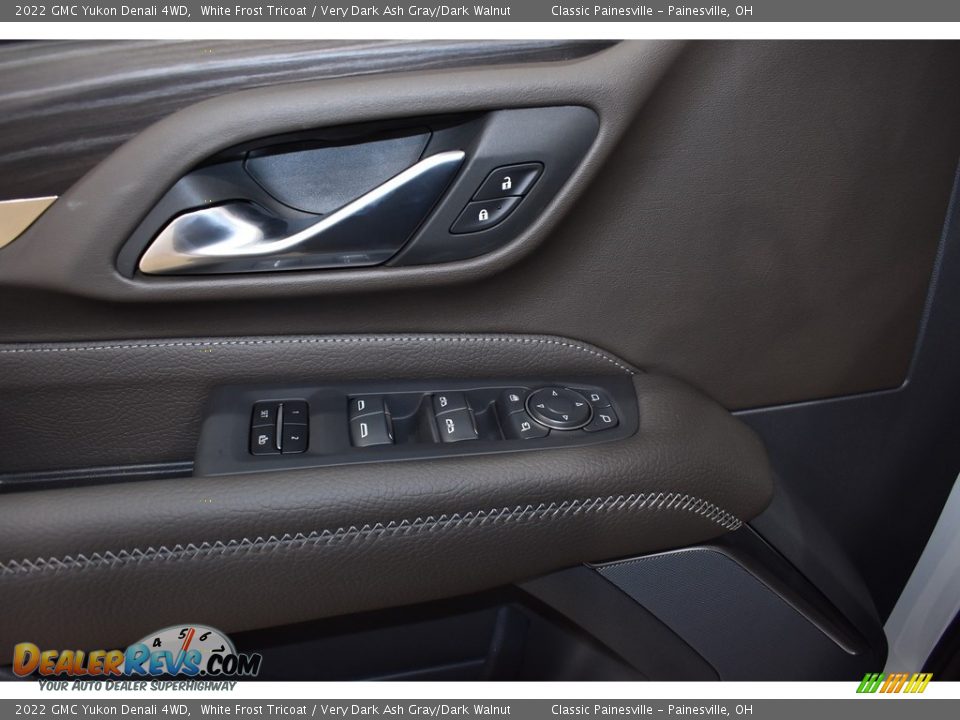 Door Panel of 2022 GMC Yukon Denali 4WD Photo #10