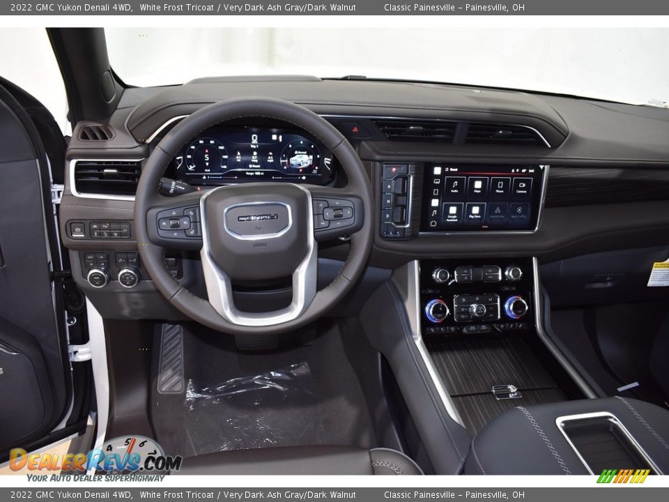 Dashboard of 2022 GMC Yukon Denali 4WD Photo #13