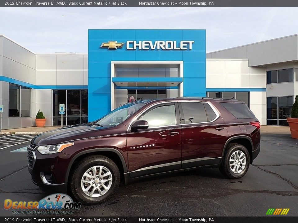 Front 3/4 View of 2019 Chevrolet Traverse LT AWD Photo #1