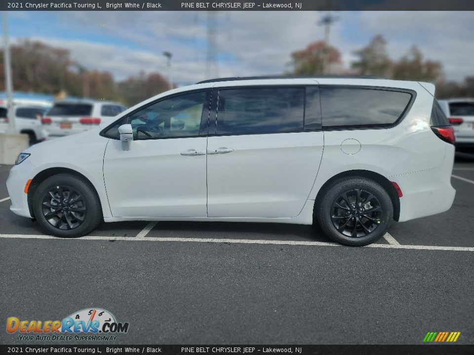 2021 Chrysler Pacifica Touring L Bright White / Black Photo #4