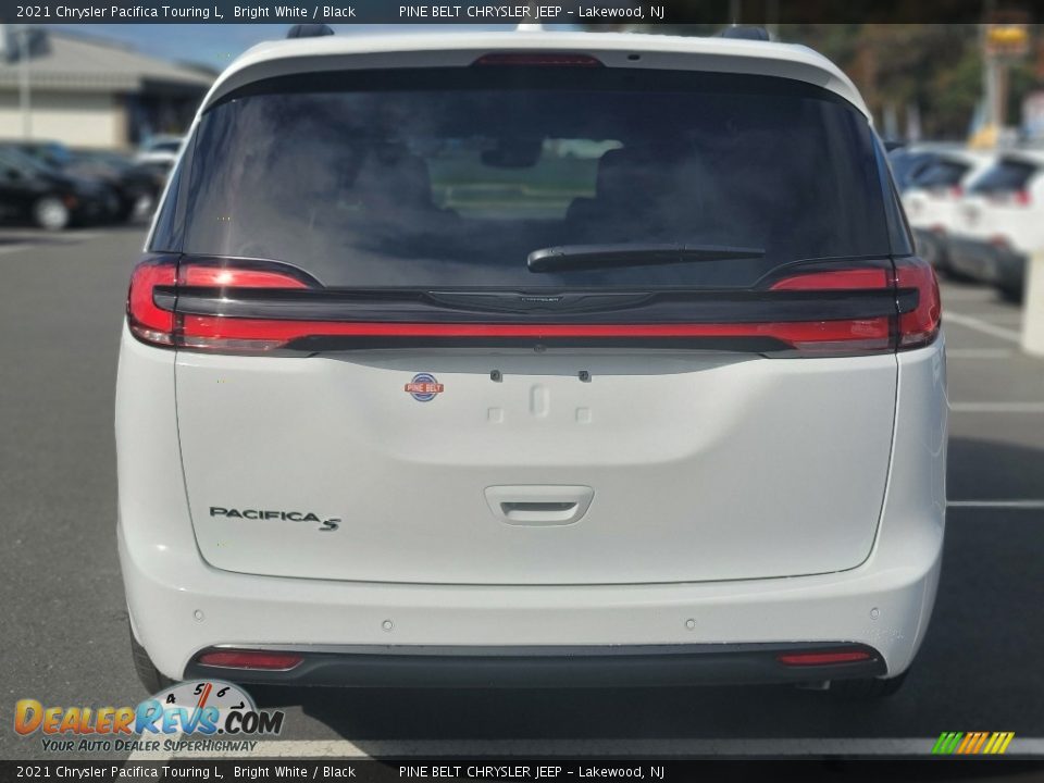 2021 Chrysler Pacifica Touring L Bright White / Black Photo #7