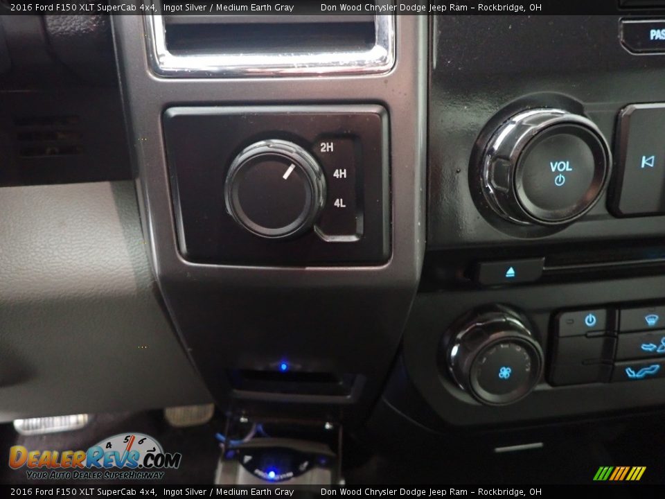 2016 Ford F150 XLT SuperCab 4x4 Ingot Silver / Medium Earth Gray Photo #4