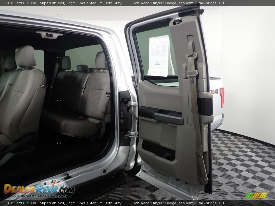2016 Ford F150 XLT SuperCab 4x4 Ingot Silver / Medium Earth Gray Photo #29