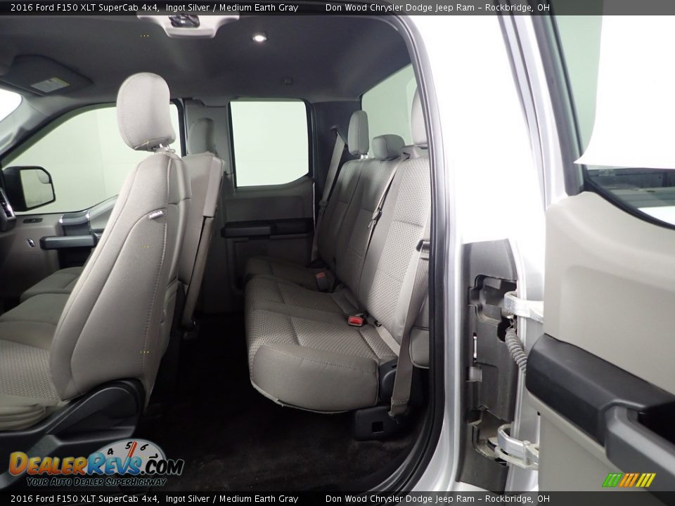 2016 Ford F150 XLT SuperCab 4x4 Ingot Silver / Medium Earth Gray Photo #30