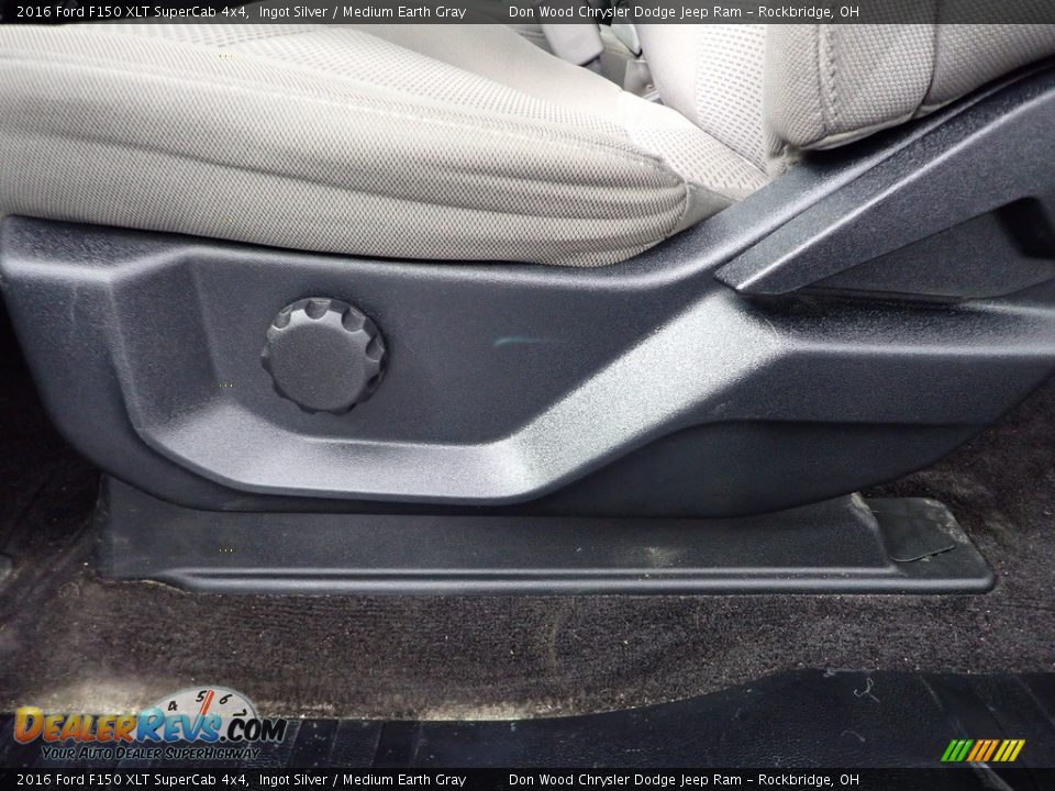 2016 Ford F150 XLT SuperCab 4x4 Ingot Silver / Medium Earth Gray Photo #31
