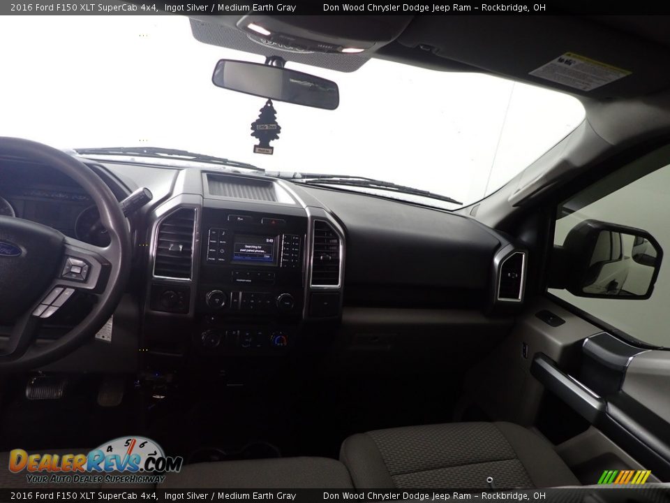 2016 Ford F150 XLT SuperCab 4x4 Ingot Silver / Medium Earth Gray Photo #32