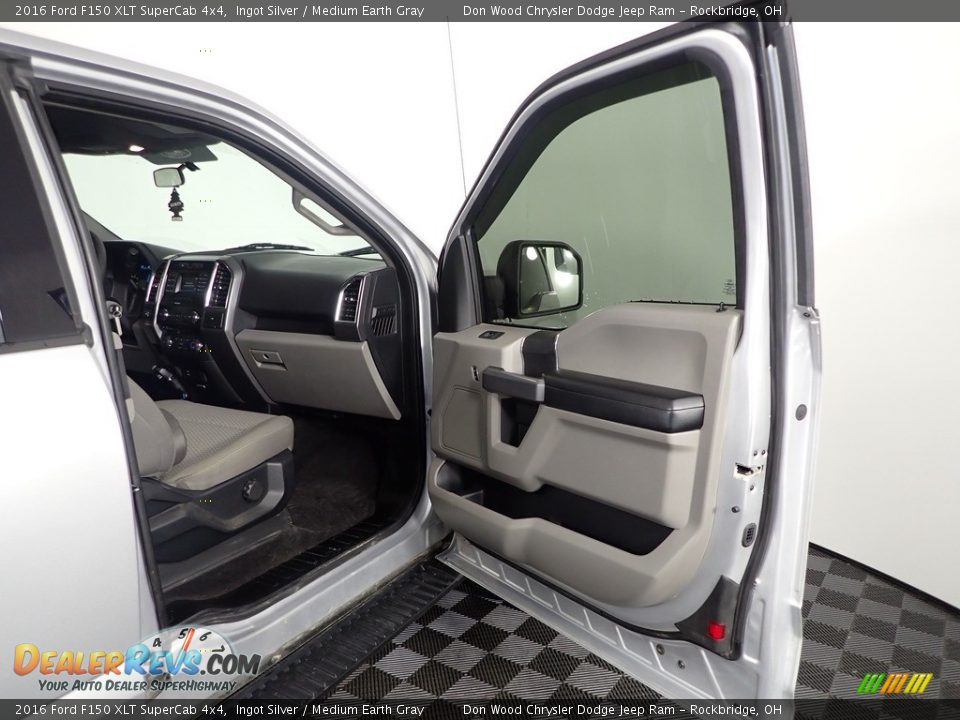 2016 Ford F150 XLT SuperCab 4x4 Ingot Silver / Medium Earth Gray Photo #33