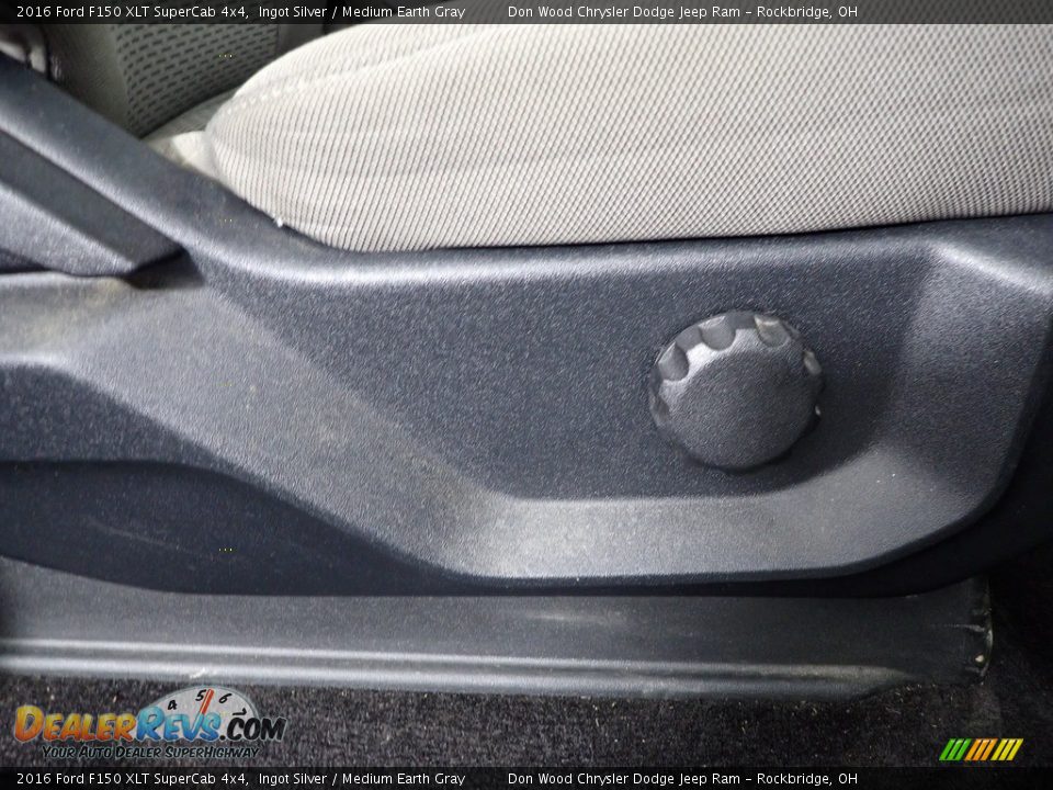 2016 Ford F150 XLT SuperCab 4x4 Ingot Silver / Medium Earth Gray Photo #35