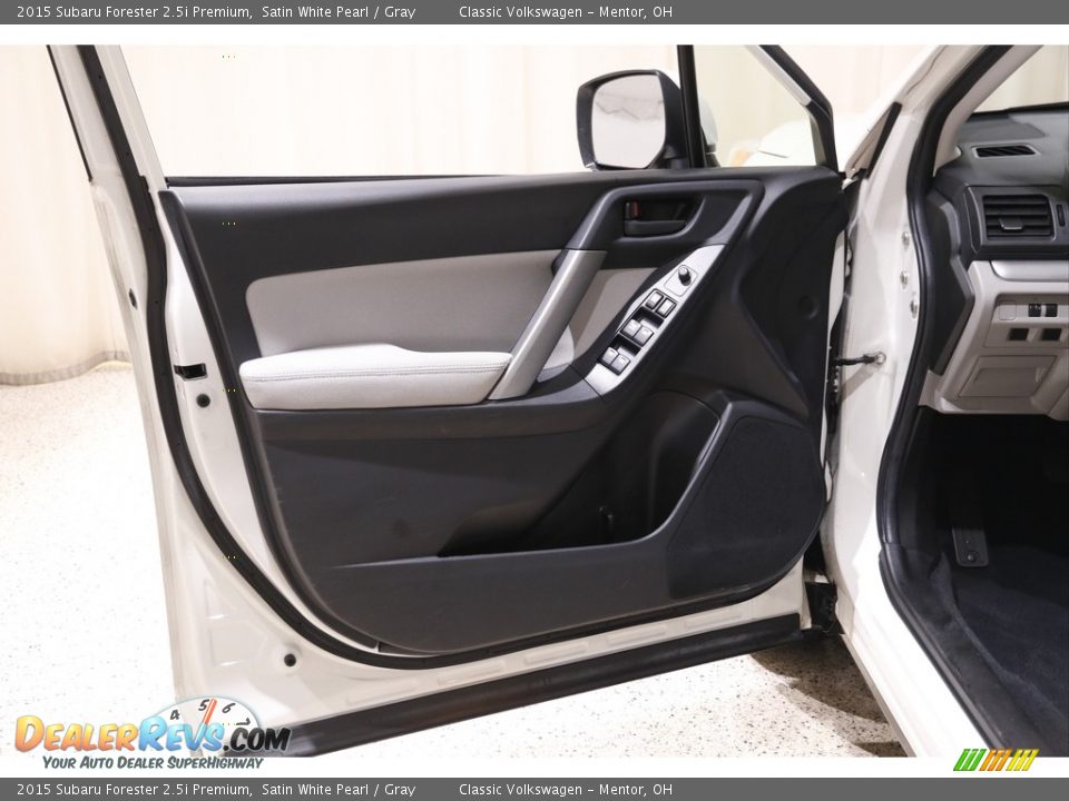 2015 Subaru Forester 2.5i Premium Satin White Pearl / Gray Photo #4
