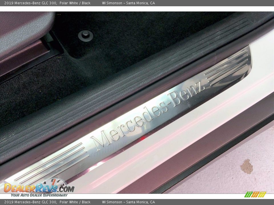 2019 Mercedes-Benz GLC 300 Polar White / Black Photo #25
