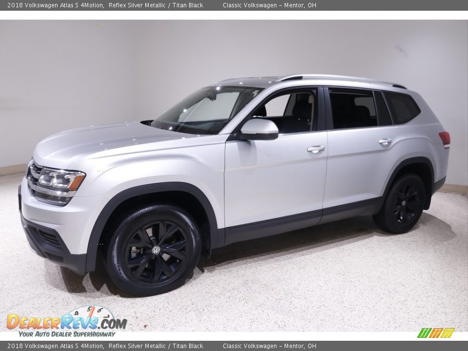 Front 3/4 View of 2018 Volkswagen Atlas S 4Motion Photo #3