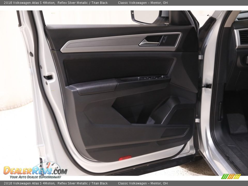 Door Panel of 2018 Volkswagen Atlas S 4Motion Photo #4