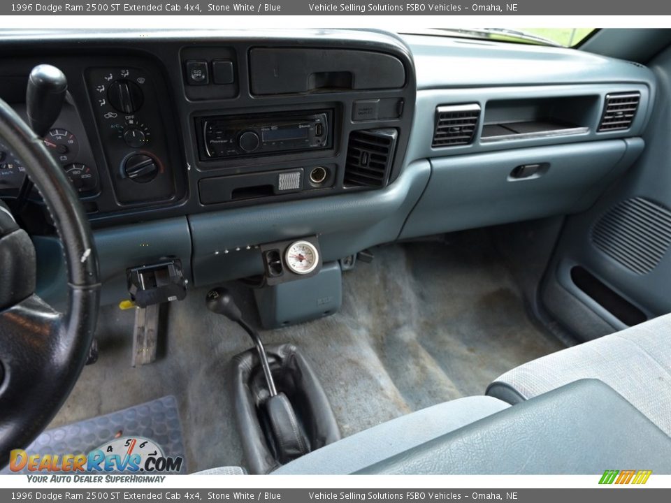 1996 Dodge Ram 2500 ST Extended Cab 4x4 Stone White / Blue Photo #6