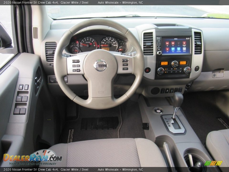 Dashboard of 2020 Nissan Frontier SV Crew Cab 4x4 Photo #15