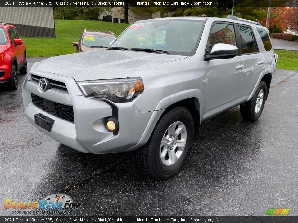 Front 3/4 View of 2021 Toyota 4Runner SR5 Photo #2
