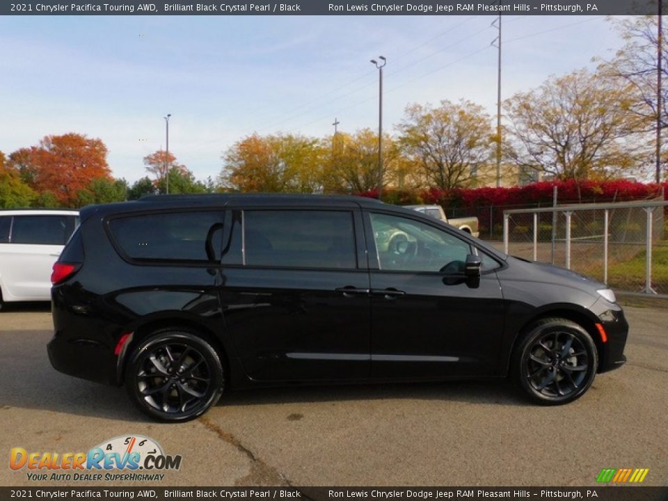 2021 Chrysler Pacifica Touring AWD Brilliant Black Crystal Pearl / Black Photo #4