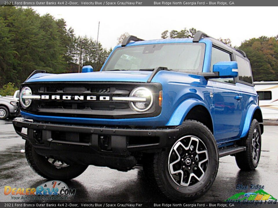 Front 3/4 View of 2021 Ford Bronco Outer Banks 4x4 2-Door Photo #1