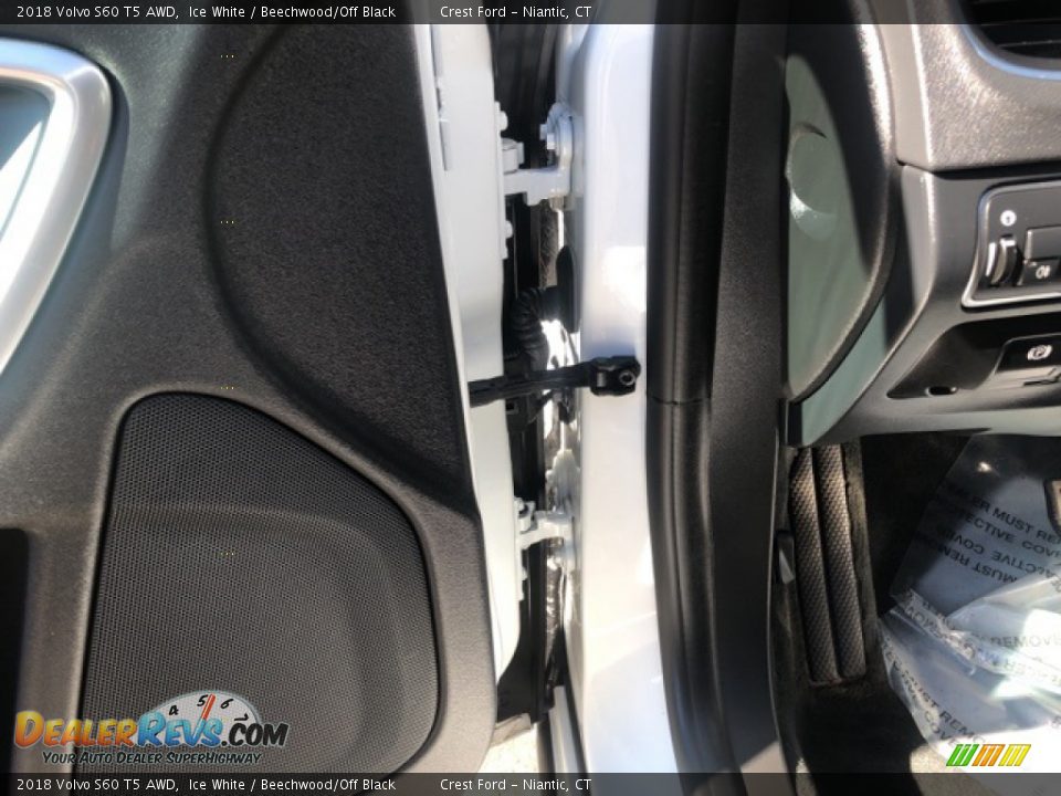 2018 Volvo S60 T5 AWD Ice White / Beechwood/Off Black Photo #10