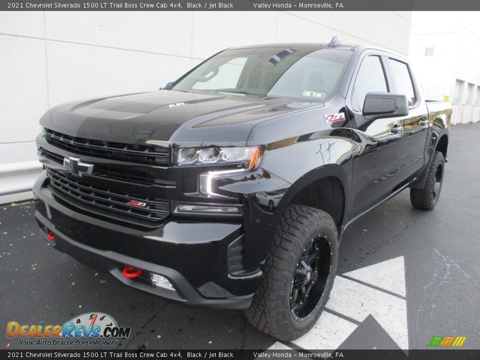 Front 3/4 View of 2021 Chevrolet Silverado 1500 LT Trail Boss Crew Cab 4x4 Photo #10