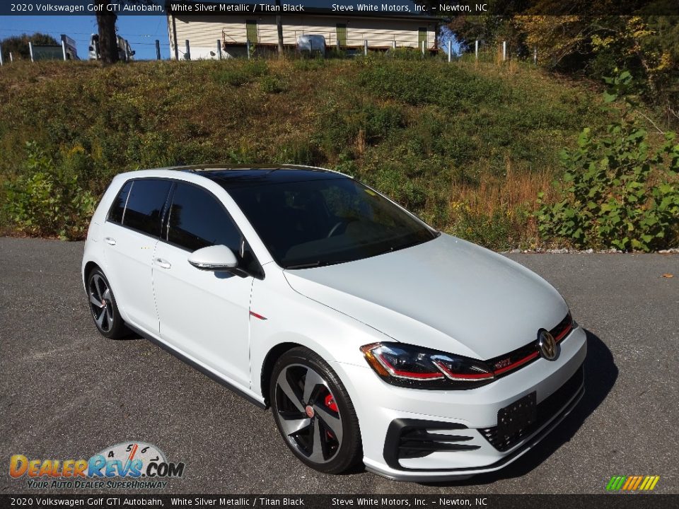 Front 3/4 View of 2020 Volkswagen Golf GTI Autobahn Photo #5