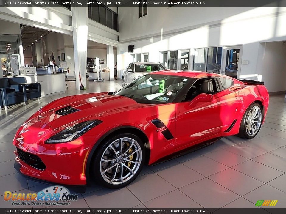 Front 3/4 View of 2017 Chevrolet Corvette Grand Sport Coupe Photo #1