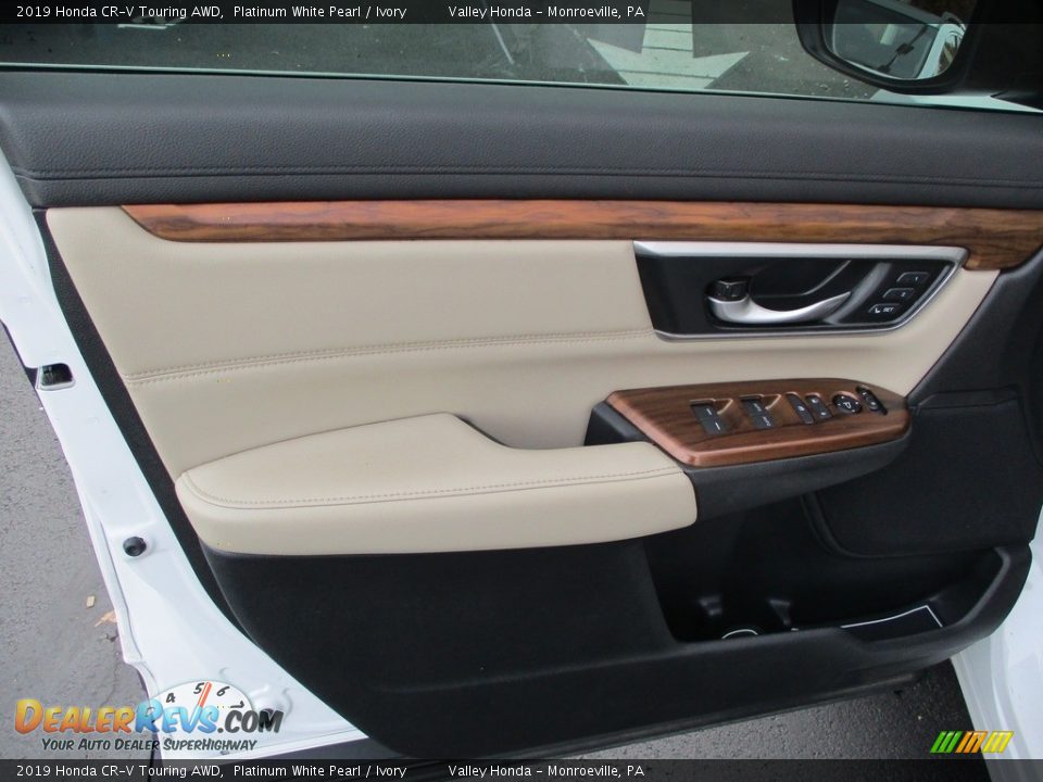 2019 Honda CR-V Touring AWD Platinum White Pearl / Ivory Photo #11