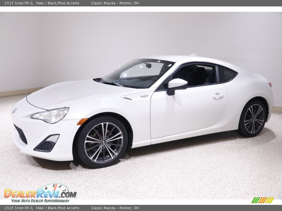 Front 3/4 View of 2015 Scion FR-S  Photo #3
