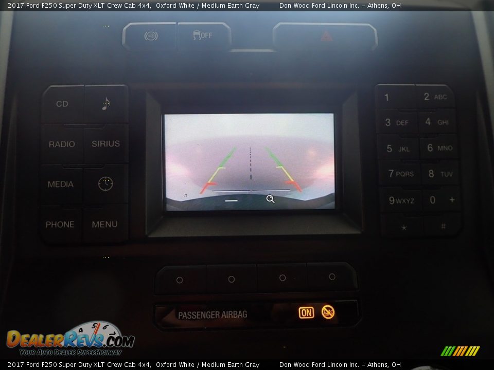 2017 Ford F250 Super Duty XLT Crew Cab 4x4 Oxford White / Medium Earth Gray Photo #2