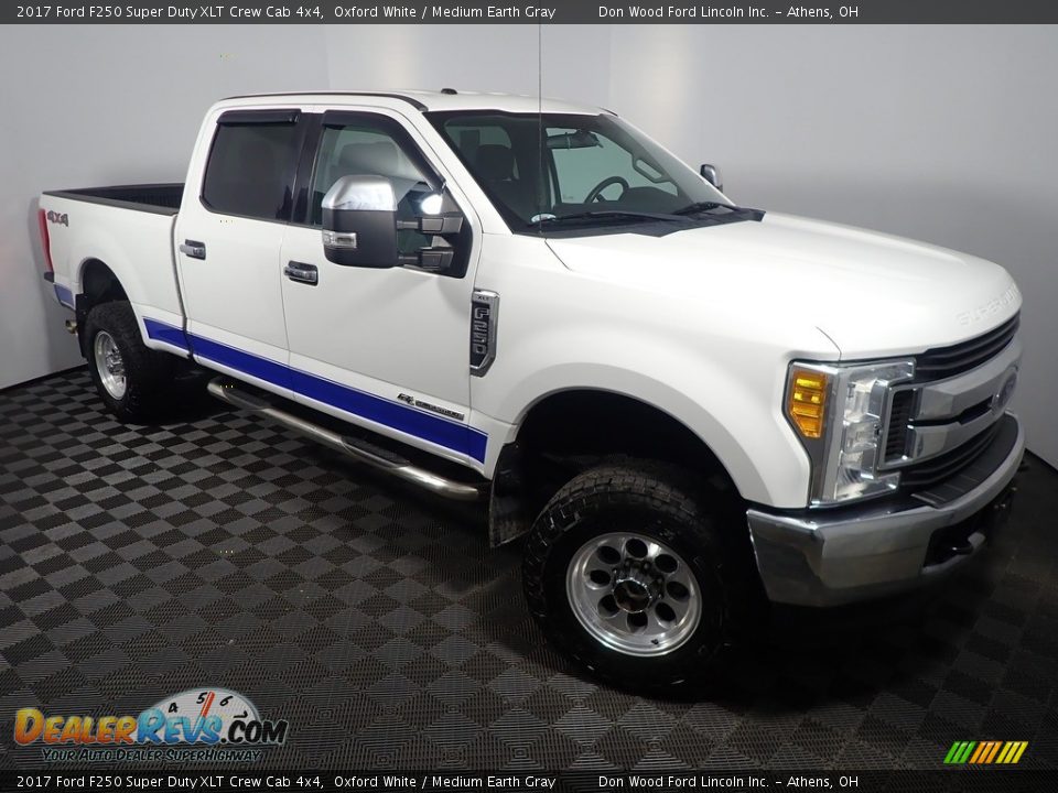 2017 Ford F250 Super Duty XLT Crew Cab 4x4 Oxford White / Medium Earth Gray Photo #3