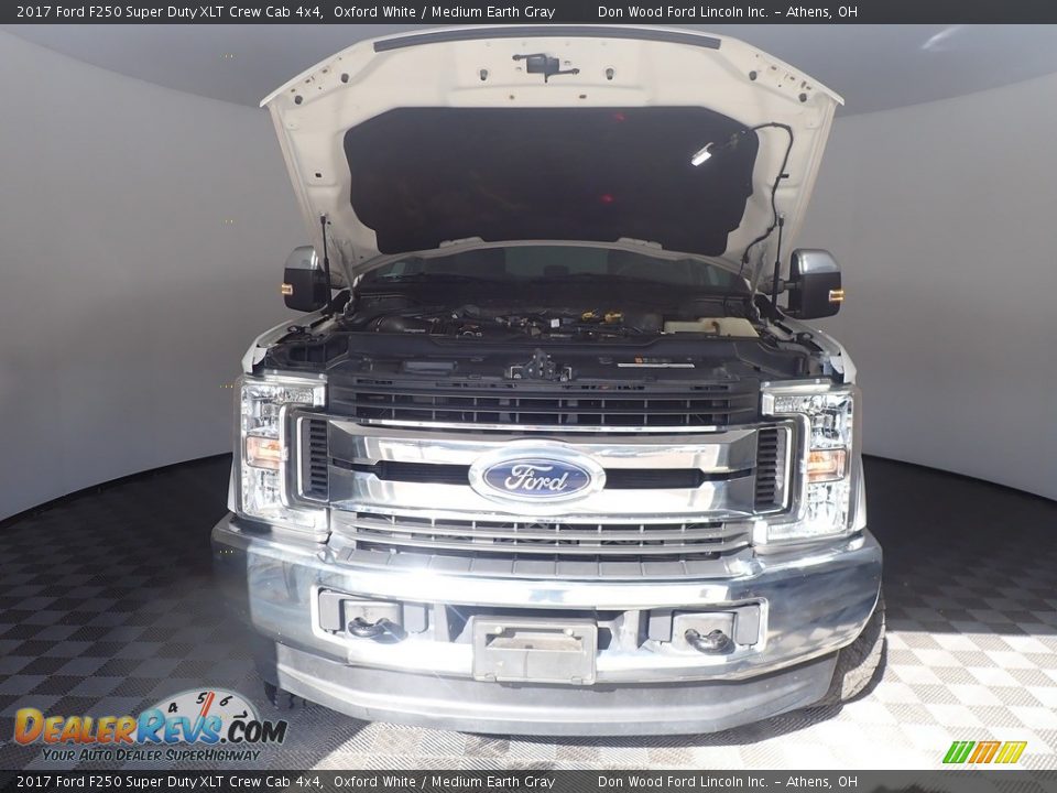 2017 Ford F250 Super Duty XLT Crew Cab 4x4 Oxford White / Medium Earth Gray Photo #6