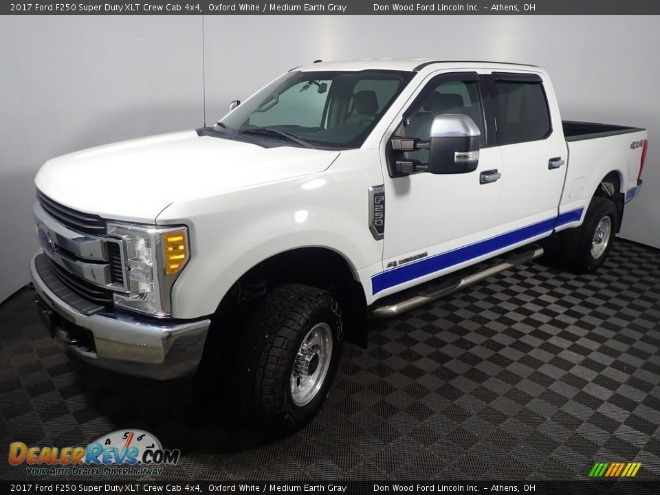 2017 Ford F250 Super Duty XLT Crew Cab 4x4 Oxford White / Medium Earth Gray Photo #9