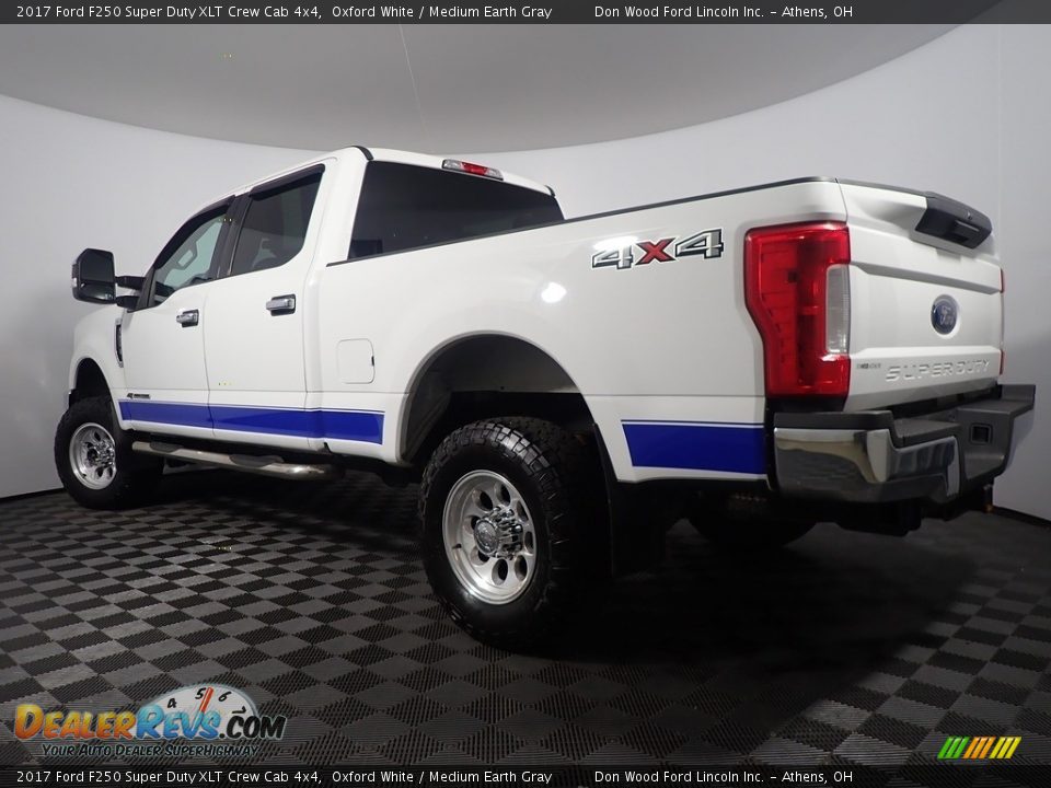 2017 Ford F250 Super Duty XLT Crew Cab 4x4 Oxford White / Medium Earth Gray Photo #11