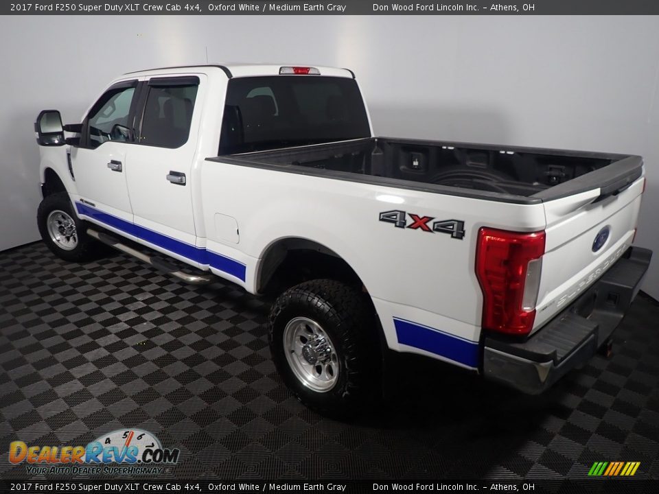2017 Ford F250 Super Duty XLT Crew Cab 4x4 Oxford White / Medium Earth Gray Photo #12
