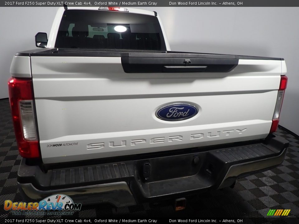 2017 Ford F250 Super Duty XLT Crew Cab 4x4 Oxford White / Medium Earth Gray Photo #13