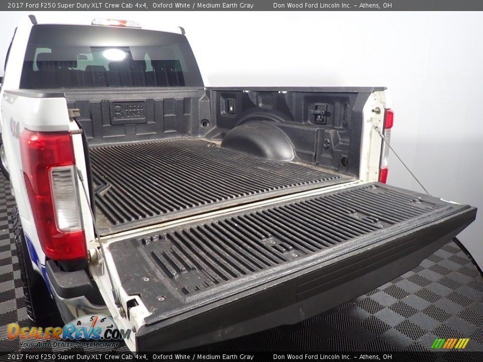 2017 Ford F250 Super Duty XLT Crew Cab 4x4 Oxford White / Medium Earth Gray Photo #14