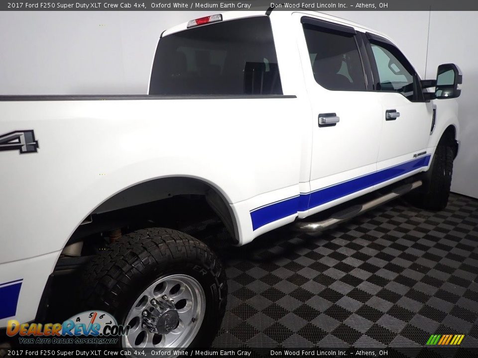 2017 Ford F250 Super Duty XLT Crew Cab 4x4 Oxford White / Medium Earth Gray Photo #18
