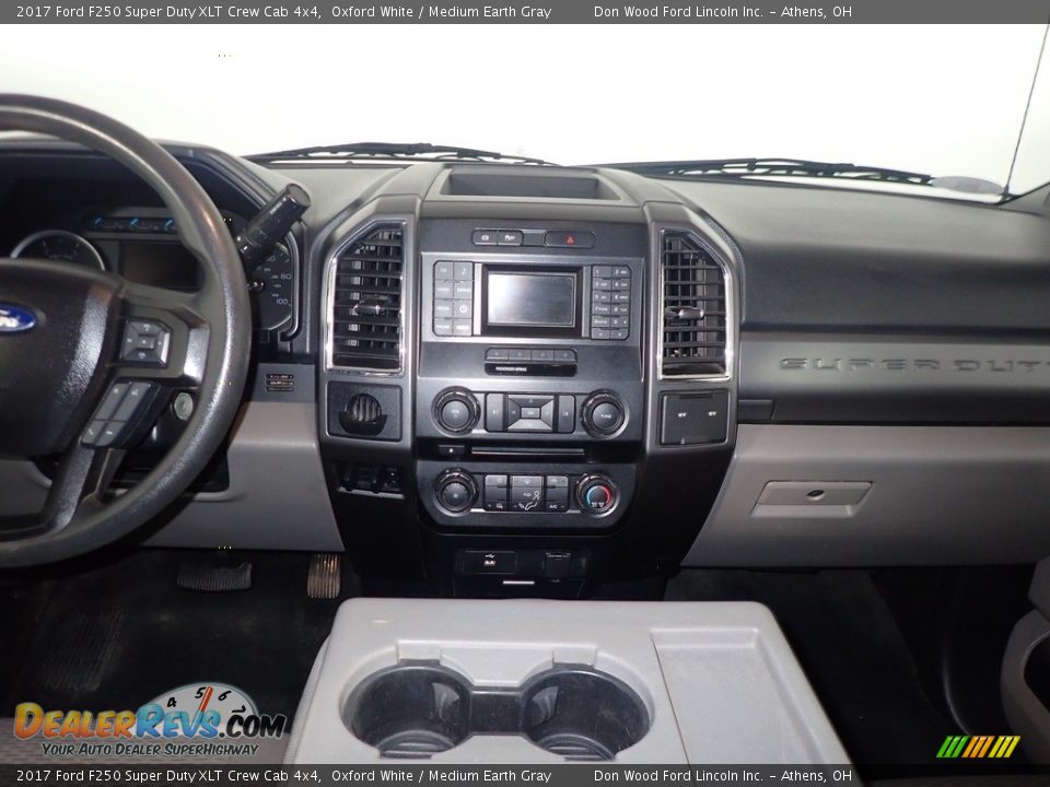 2017 Ford F250 Super Duty XLT Crew Cab 4x4 Oxford White / Medium Earth Gray Photo #24