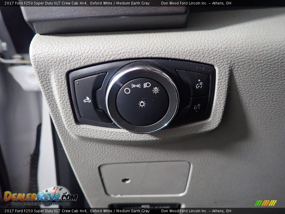 2017 Ford F250 Super Duty XLT Crew Cab 4x4 Oxford White / Medium Earth Gray Photo #30