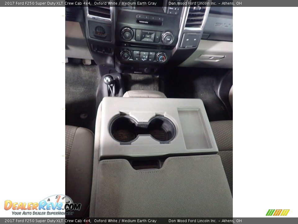 2017 Ford F250 Super Duty XLT Crew Cab 4x4 Oxford White / Medium Earth Gray Photo #32