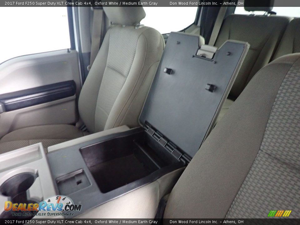 2017 Ford F250 Super Duty XLT Crew Cab 4x4 Oxford White / Medium Earth Gray Photo #33