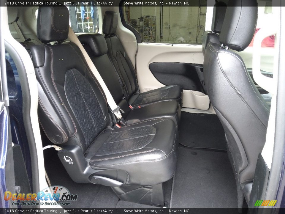 2018 Chrysler Pacifica Touring L Jazz Blue Pearl / Black/Alloy Photo #17