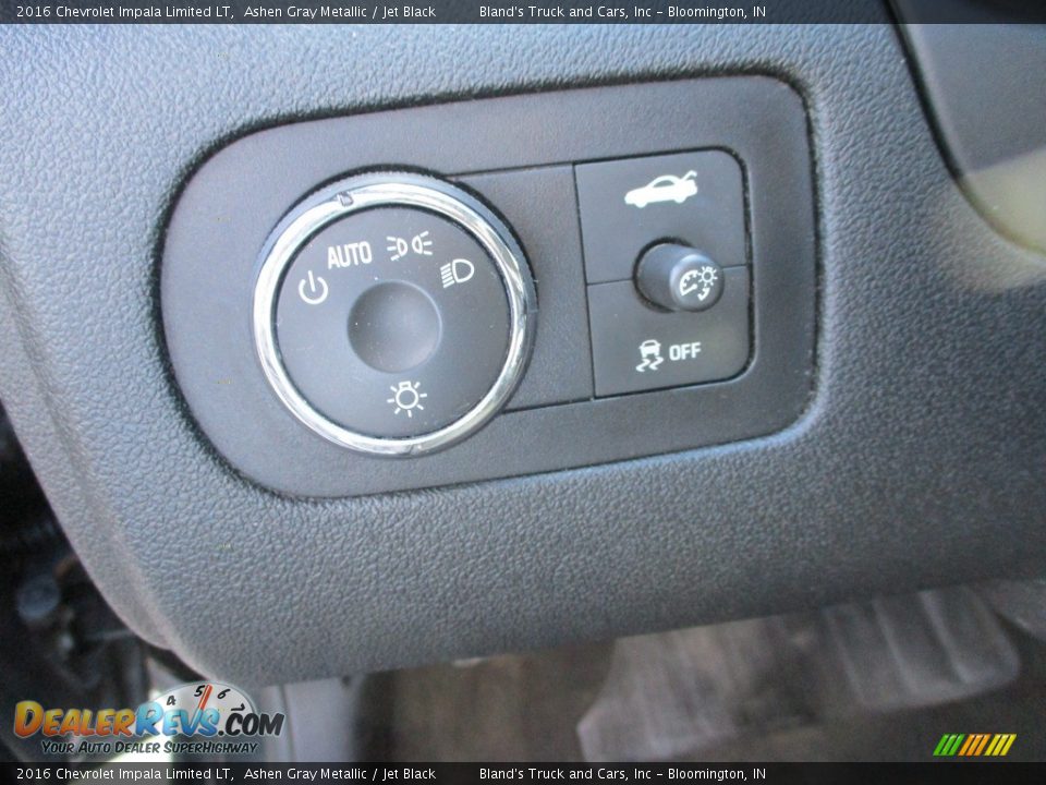 Controls of 2016 Chevrolet Impala Limited LT Photo #9