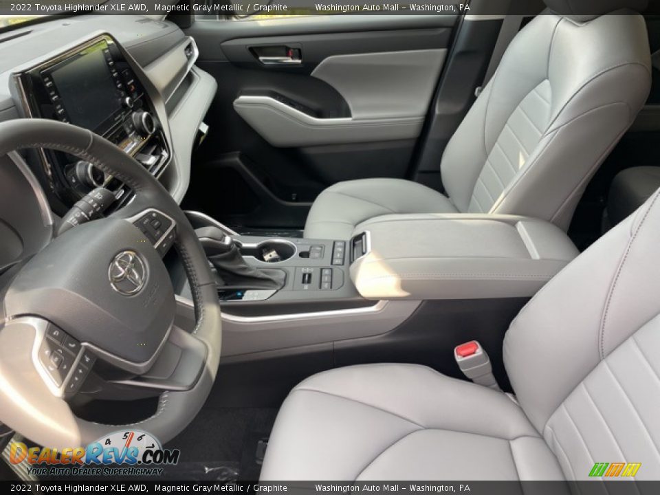 Front Seat of 2022 Toyota Highlander XLE AWD Photo #4